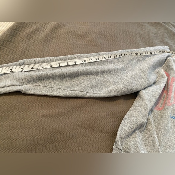 Vintage 80’s David Bowie Serious Moonlight Tour 1983 Let’s Dance logo sweatshirt - Picture 5 of 9